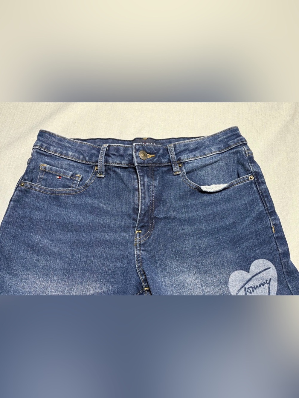 Tommy Hilfiger Women’s Greenwich Mid Rise Denim Shorts Size 6 - Picture 3 of 9